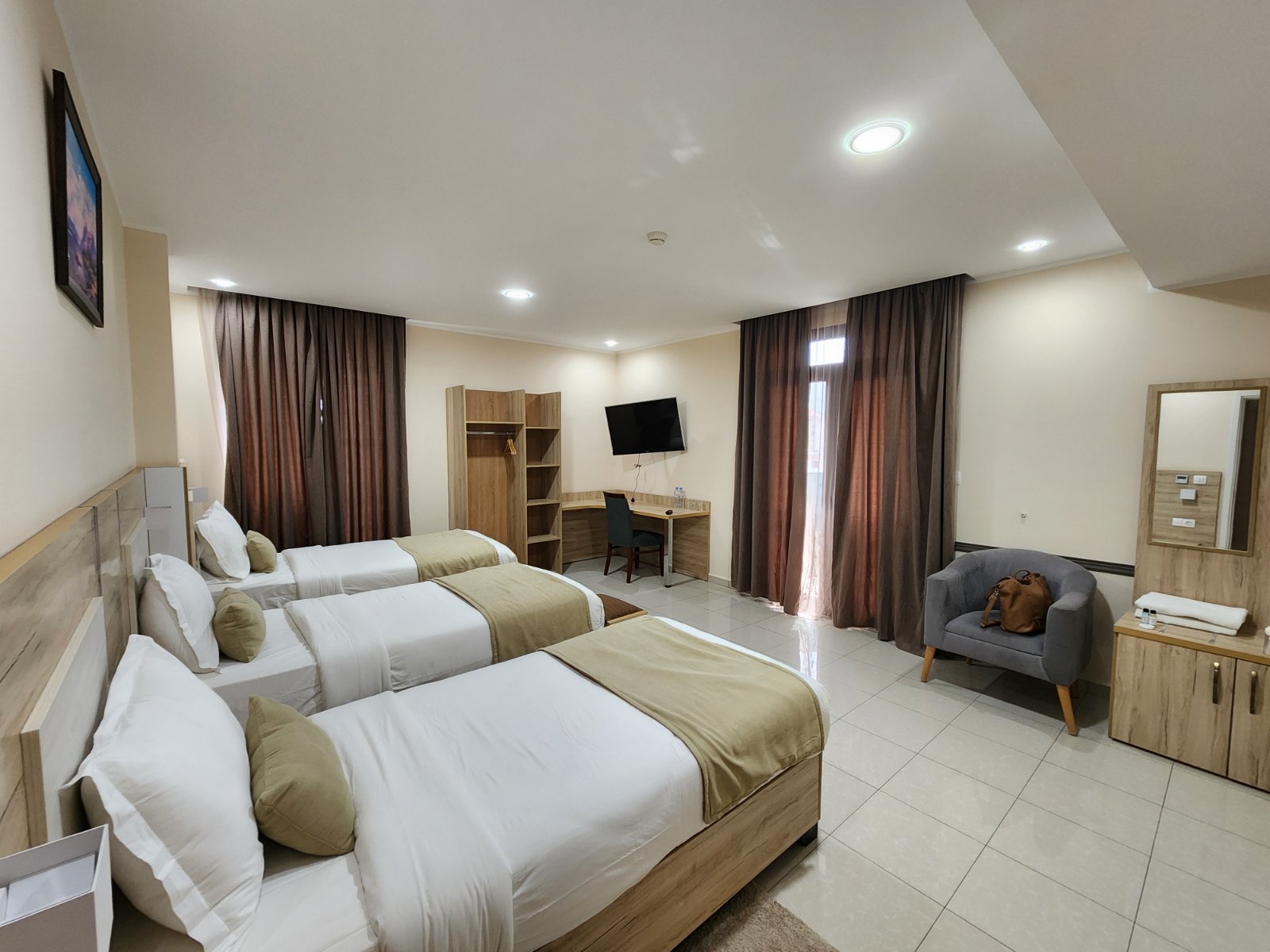 Chambre Triple — Hôtel du Lac — Béjaïa